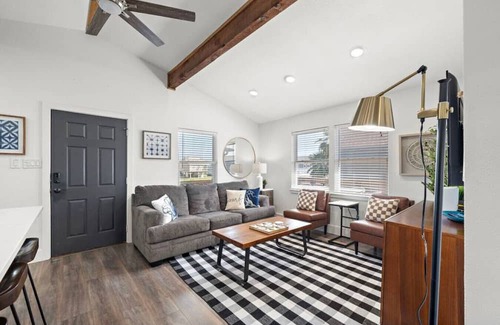 Galveston House | 5 Pirates Getaway by BeachBox | Close to Gulf