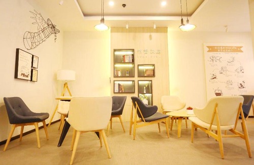 Qingshan Lake Scenic Area Hotel | Hanting Hotel Nanchang Railway Station East Square