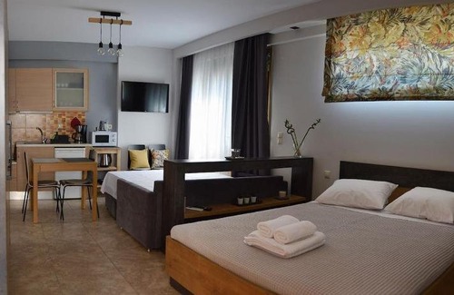 Agios Pavlos Apartment | Quiet Urban Studio with Private Backyard