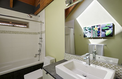 Ganges Apartment | Mariner's Loft - Salt Spring Island