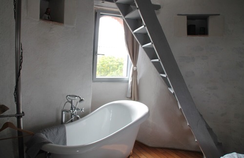 Ingrandes-Le Fresne sur Loire House | Unusual stay in a mill on the Loire