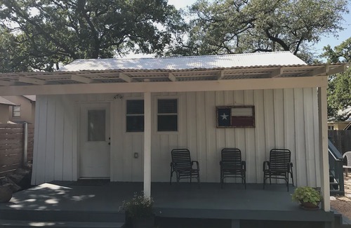 Westfield Cabin | Walking distance to Zilker Park, ACL, and so much more!