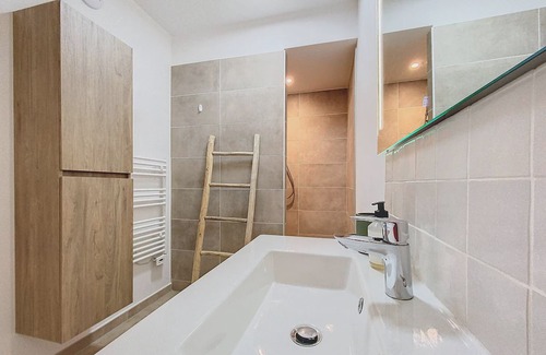 Les Lecques Apartment | Beachside Luxury Apartment with Pool Access