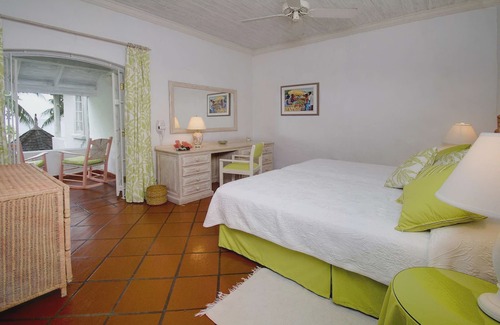 Gibbs Bay Apartment | Emerald Beach 2 | Allamanda