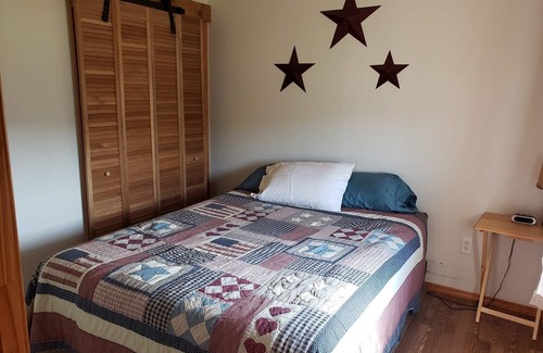 Hatton Cabin | Secluded cabin w/big wrap around deck minutes away from Cossatot River