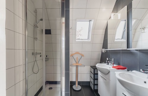 Zuideinde Apartment | Lodge in Giethoorn With Breakfast