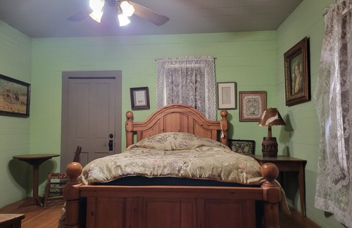 New Ulm House | Entire home in Austin County
