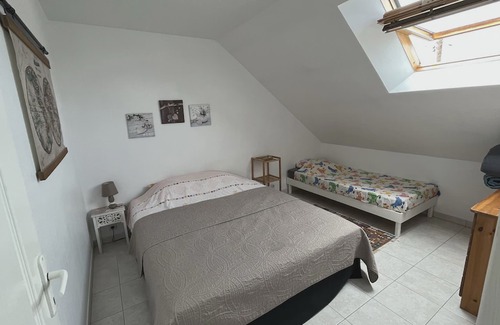 Miroir - Batignolles Apartment | L'Arbre de Vy, T2 42m2 detached, sleeps 5, garage, near train station