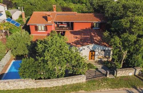 Krnica Apartment | Holiday apartment with pool and air conditioning