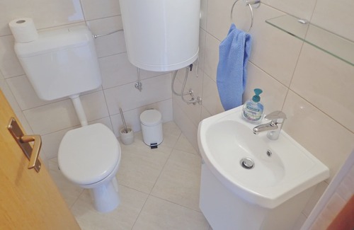 Tribanj Apartment | Apartment for 2-3 persons directly on the beach