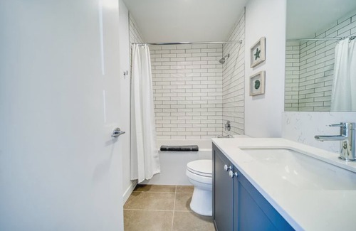 Kensington Condo | Bright & Beautiful Condo with Walkout Patio