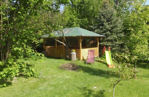 Ruppersdorf Condo | Beautiful 4-bed room *, wheelchair accessible, accommodation in the middle of the garden,