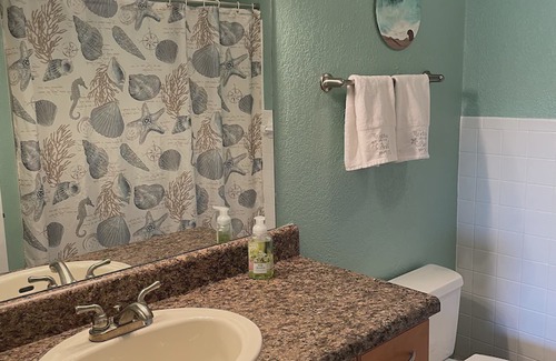 Anona Condo | Cute, spacious 2 BR 2 Full BA condo minutes from the beaches