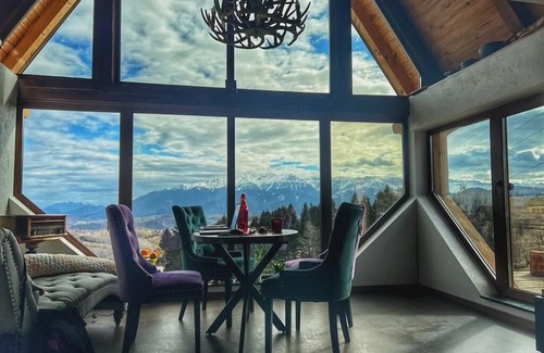 Sirnea House | Refurbished barn looking over the mountains - 20 min away from Dracula's Castle