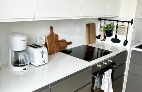 Kotka Condo | Modern condo close to all the amenities- 5 min walk to the Marina