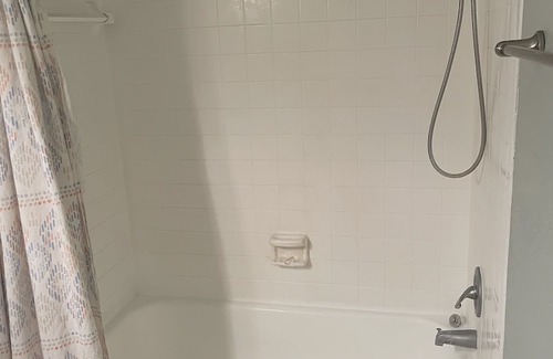 Anona Condo | Cute, spacious 2 BR 2 Full BA condo minutes from the beaches