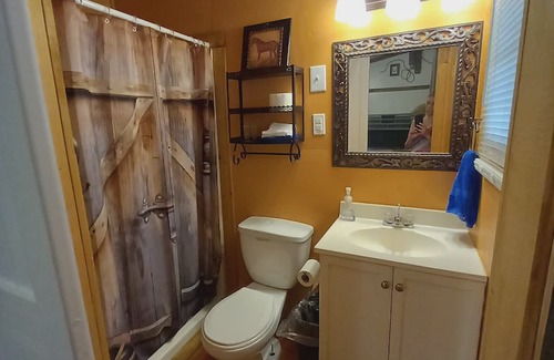 Canton Cottage | Old Western Bunkhouse Sleeps 9 "Trail's End Corral"