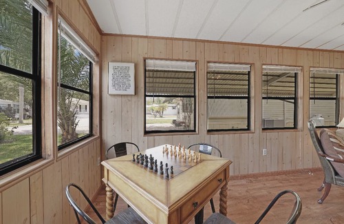 River Ranch House | Cowboys and cowgirls are you looking for a wonderful dude ranch? take a look!