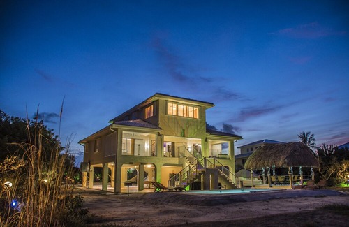 Summerland Key House | One of the very few beach houses with a daily, rental license in the Keys.