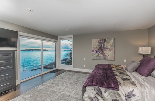 Beachcomber House | UNIQUE RESIDENTIAL OCEANFRONT PROPERTY ON VANCOUVER ISLAND