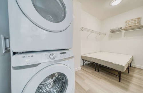 Kensington Condo | Bright & Beautiful Condo with Walkout Patio