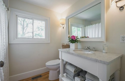 Adolphustown House | Waterfront Newly Renovated: The Glenora House - Jul/Aug - 1 wk minimum stay