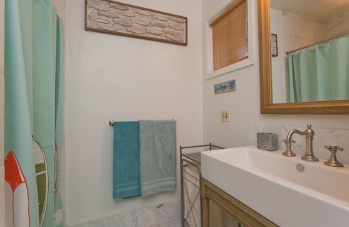 Pupukea House | RENOVATED! Short Walk to Beach, Air con. Please inquire about shorter stays!