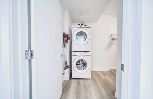 Kensington Condo | Bright & Beautiful Condo with Walkout Patio
