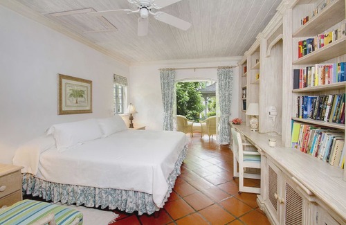 Gibbs Bay Apartment | Emerald Beach 2 | Allamanda