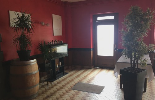 Gelles Apartment | Studio facing Sioule near Vulcania