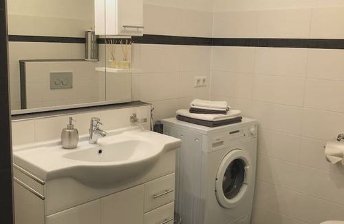Oberteuringen Apartment | Apartment and in a quiet location with a beautiful terrace near Lake Constance. Messe