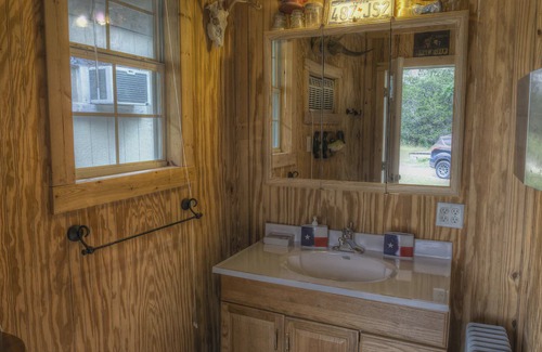 Utopia Cabin | Utopia Bunkhouse