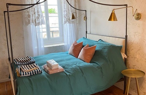 Haimps House | Stunning ‘Maison de Maitre’ with Private Pool, Near Cognac. Sleeps 10