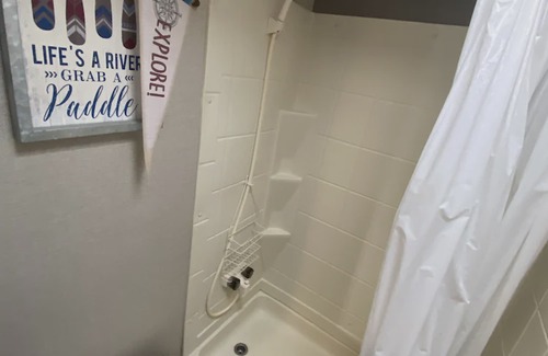 Skidmore Resort | Private RV with free parking