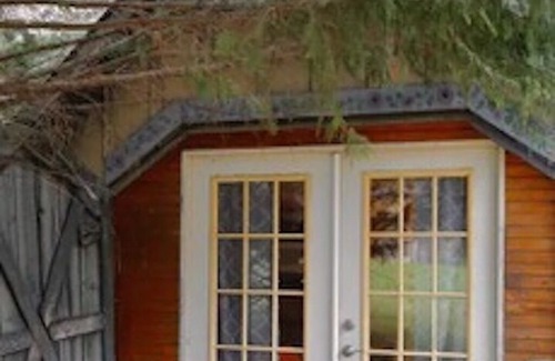 Court House Cabin | Creek View Cabin at Skipwillow Farm