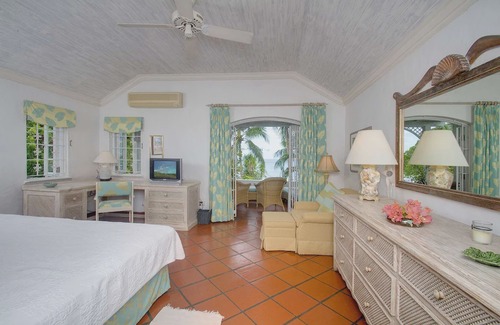 Gibbs Bay Apartment | Emerald Beach 2 | Allamanda