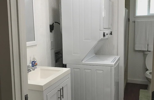 Westfield Cabin | Walking distance to Zilker Park, ACL, and so much more!