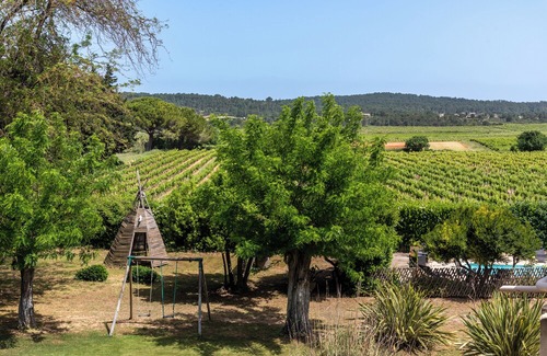 Fabrezan House | Character gite with swimming pool, surrounded by vineyards, 30 min drive from the Mediterranean
