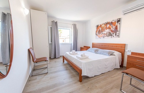Les Palmeres Ski Chalet | A perfect location villa for holidays with AC and private pool