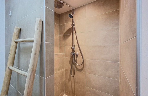 Les Lecques Apartment | Beachside Luxury Apartment with Pool Access