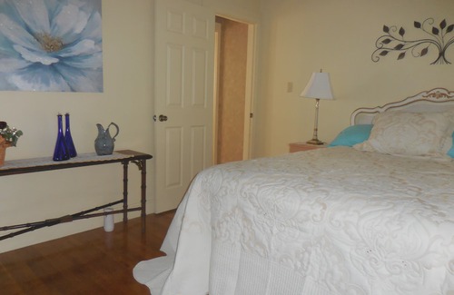 Athens House | BACK TO THE 50'S GUEST HOUSE