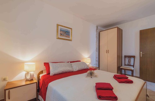 Krnica Apartment | Holiday apartment with pool and air conditioning