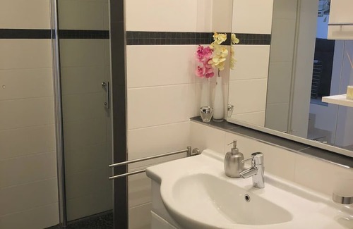 Oberteuringen Apartment | Apartment and in a quiet location with a beautiful terrace near Lake Constance. Messe