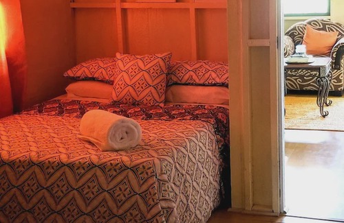 Corinthe House | Safe, cozy Creole Cottage. Off the beaten path, and close to everything.
