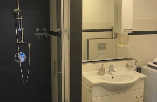Oberteuringen Apartment | Apartment and in a quiet location with a beautiful terrace near Lake Constance. Messe