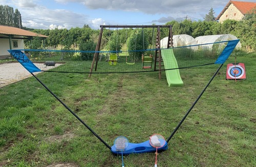 Les Marets House | In a park with 5ha lake, lots of toys/books/swing set, fresh eggs, Paris 80km