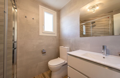 Les Palmeres Ski Chalet | A perfect location villa for holidays with AC and private pool