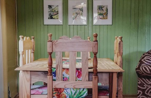 Corinthe House | Safe, cozy Creole Cottage. Off the beaten path, and close to everything.