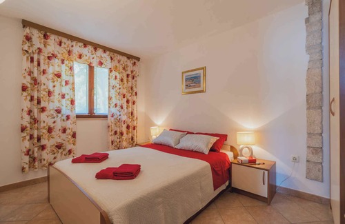 Krnica Apartment | Holiday apartment with pool and air conditioning