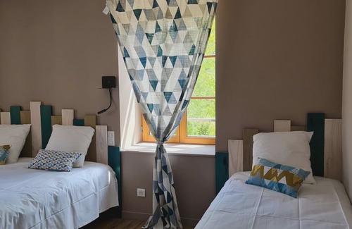 La Valla-sur-Rochefort Hotel | L'auberge De La Source